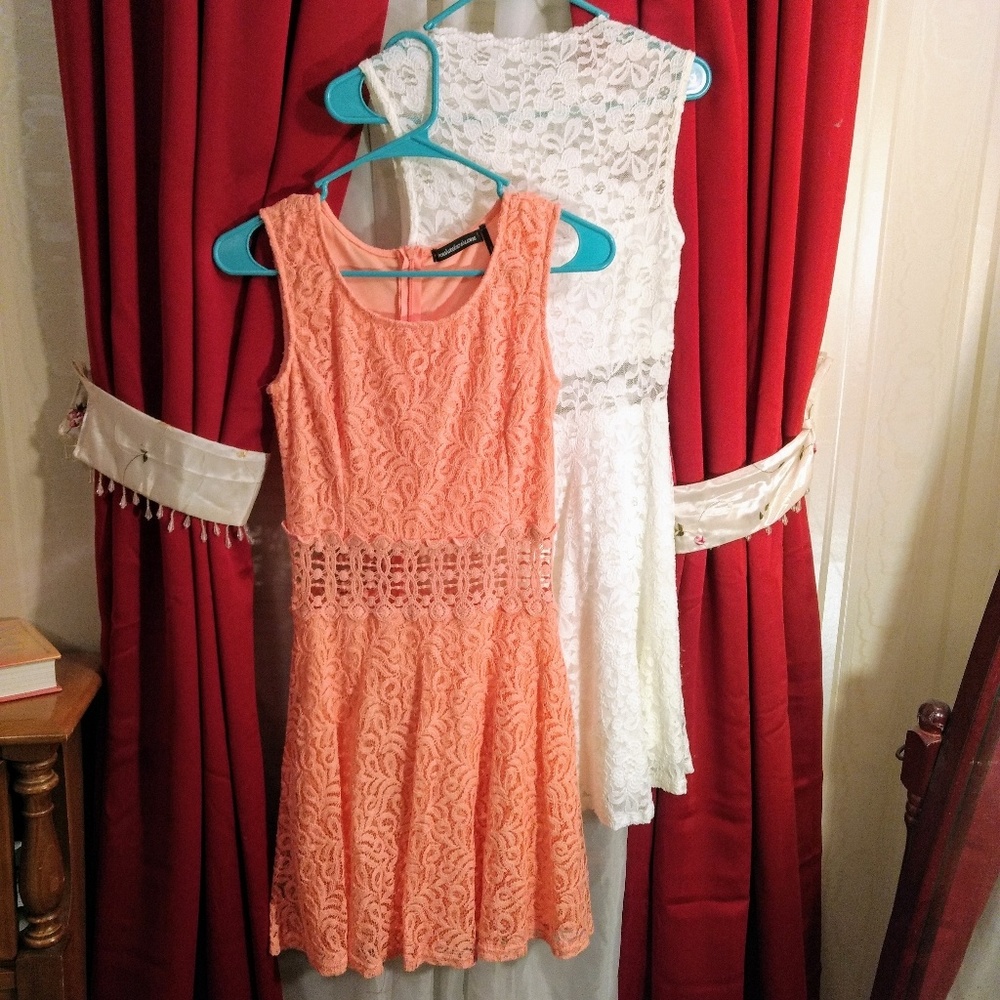 Sweet English Cream lace dress - Picture 8 of 8